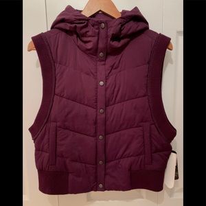 FREE PEOPLE MOVEMENT HOODED VEST. NWT. Size small.  Plum colour.